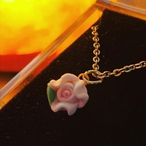 NWT Stunning and Dainty Vintage Porcelain Pink Rose Necklace